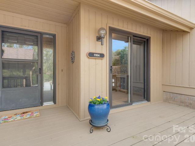 1104 Red Oak Drive