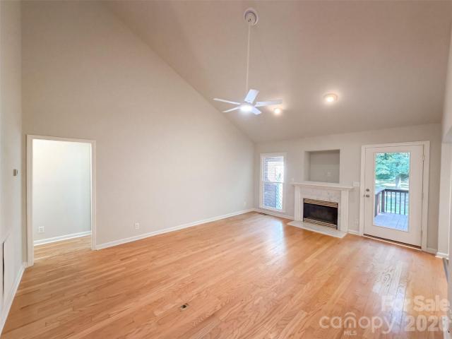 1104 Thoroughbred Place NW