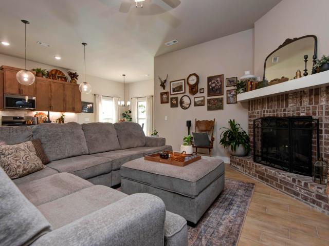 1104 W Pebblebrooke Drive