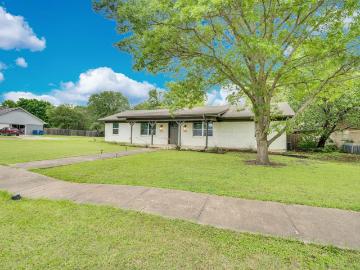 1104 Williamsburg Drive