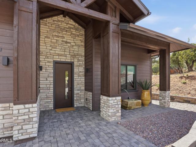 1105 n scenic drive