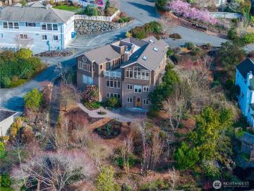 1105 Daley Place