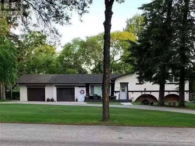 1106 Main Street, Moosomin, SK, S0G 3N0 house for sale List.