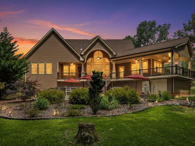 1106 Dovefield Lane