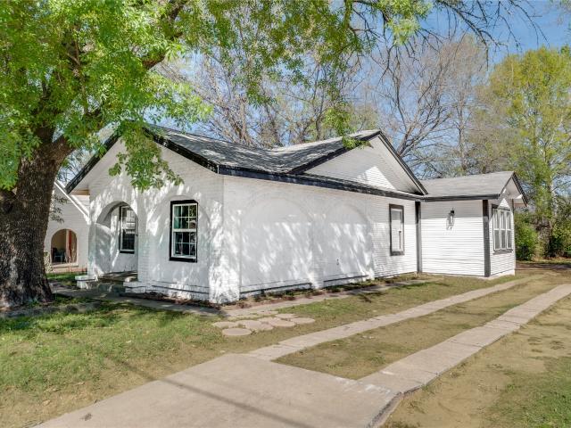 1106 W Rusk St Street