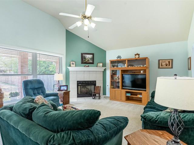 1106 Willow Creek Dr