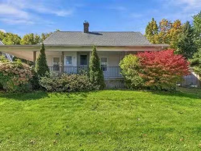 1107 Middle Street, Port Williams, NS, B0P 1T0 house for sal.
