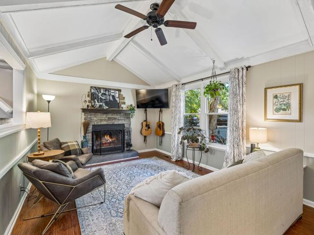 1107 Dogwood Ln