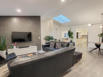 Greater Vancouver - Patio, Garden, Parking