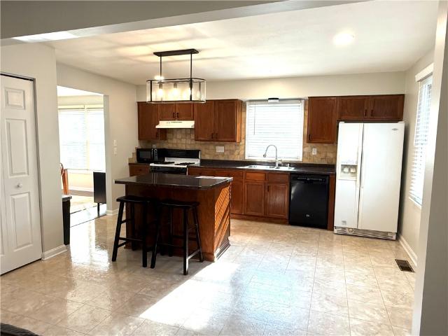 1108 Meadowbrook Dr
