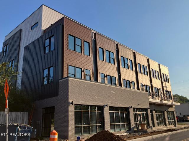 1108 Sevier Ave 201