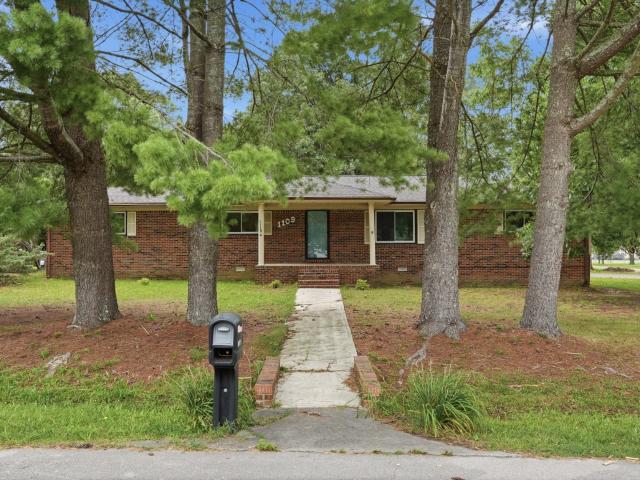 1109 McMahan St