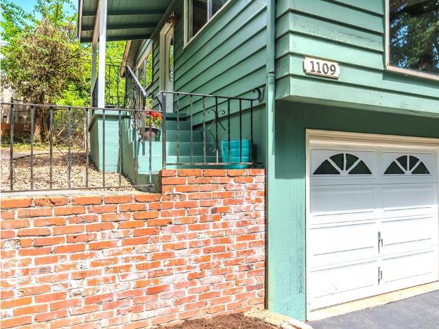 1109 charman st