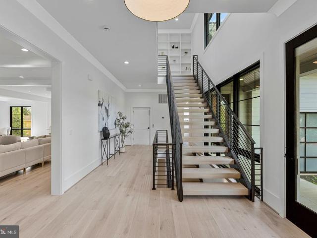 1109 Ingleside Avenue