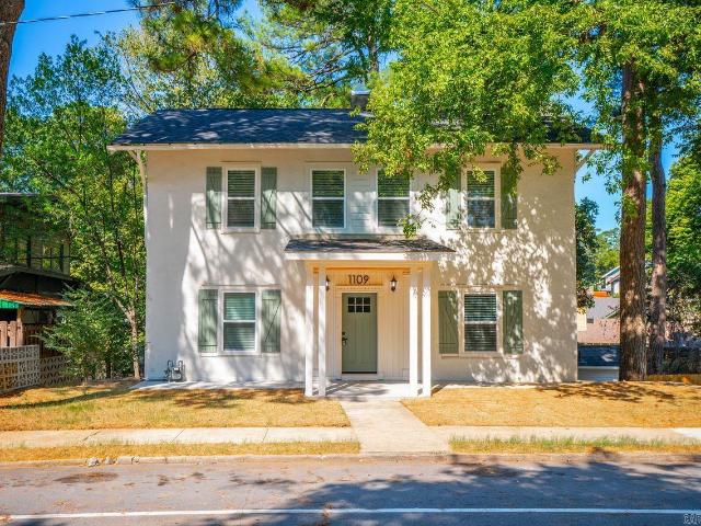 1109 Kavanaugh Boulevard