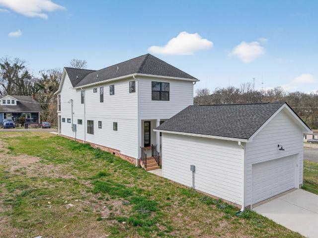 1109 Parker St