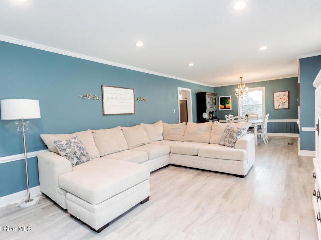 1109 Robin Hill Road NW