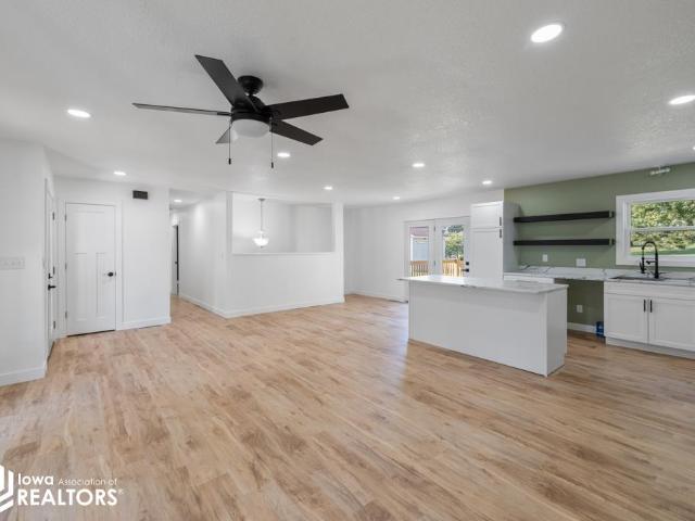 1109 W Van Buren