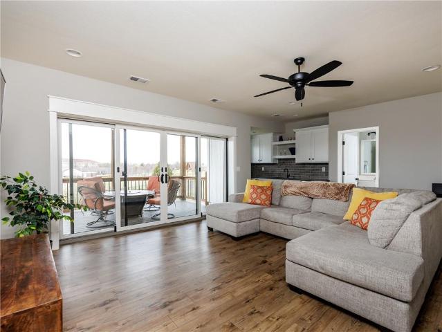 1100 NE Goshen Ct, Lee's Summit, MO 64064 | MLS #2603