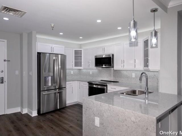 1100 Avalon Sq, 1 bed, 1 full bath