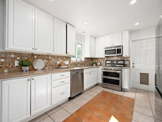1100 Huntridge Dr
