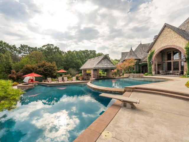 1100 Lakewood Drive