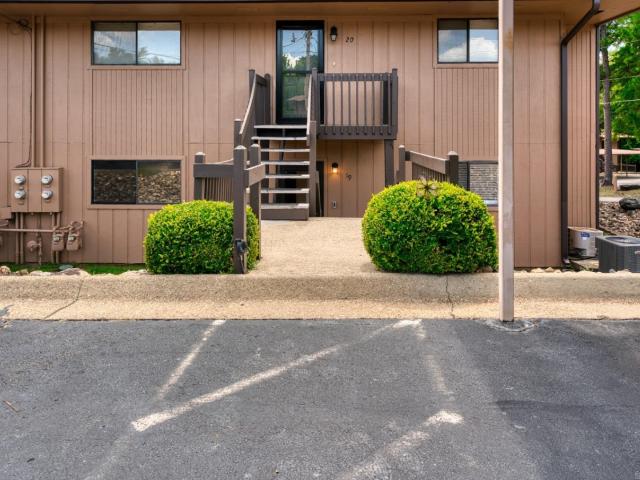 1100 Woodlawn Avenue, Unit 19