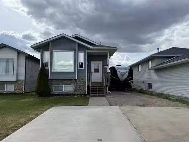 11010 88A Street, Grande Prairie, AB, T8X 1P9 house for sale.