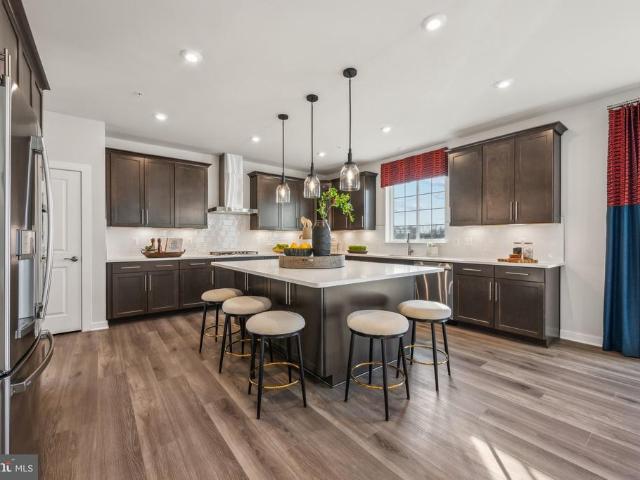 11017 Golden Glow Avenue