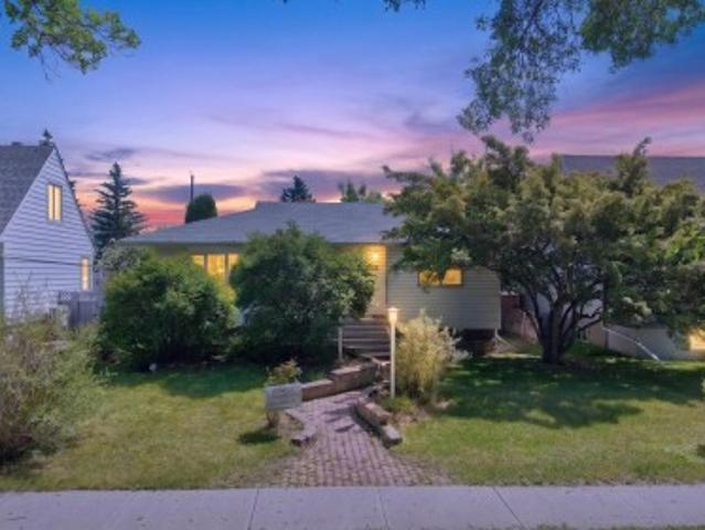 11015 Street Nw, Edmonton, AB, T5M 0B2 house for sale | Listing ID E4497 | Royal LePage