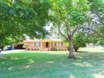 1101 ORIOLE DR, JONESBORO, AR 72405