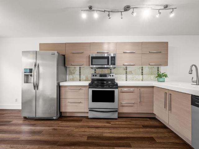 1101 Grove Blvd # 208