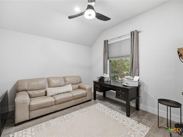 1102 Cadogan Squire