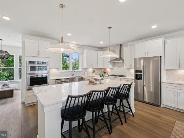 1102 Crested Wood Drive