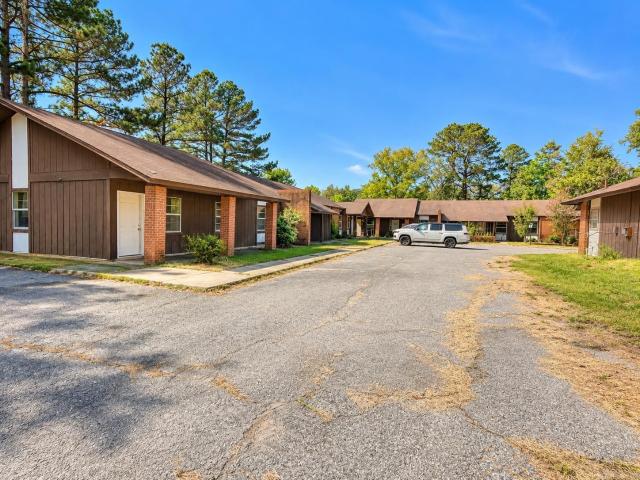 1102 Crestwood Drive
