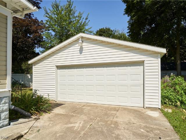 1102 Diagonal Road