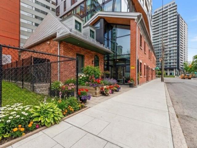 1102 Rue De La Montagne, Montréal Le Sud Ouest, QC, H3C 2A6 condo for sale | Listing ID 9345 | Royal LePage