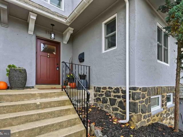 1102 W 10th St, Wilmington, DE