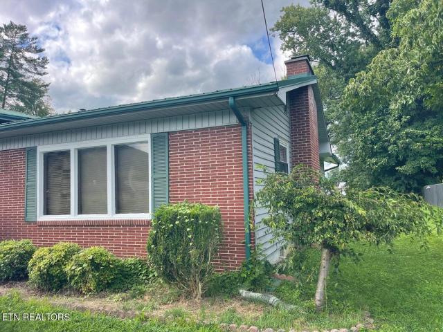 1102 W Chester Ave