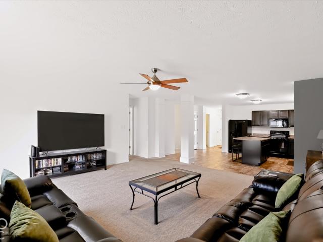 1102 W Limestone Way