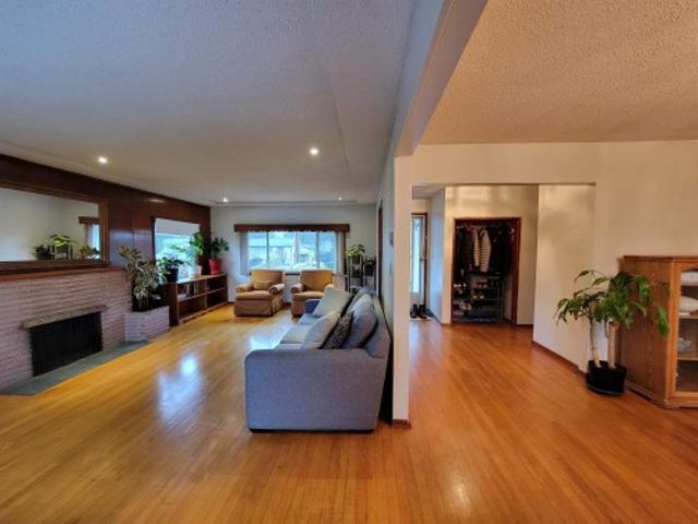 11037 Street, Surrey, BC, V3T 3P8 house for sale | Listing ID R3115 | Royal LePage