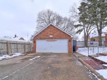 1103 N 9th Street