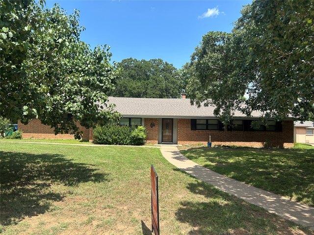 1103 Rolling Hills Dr S, Graham, TX 76450