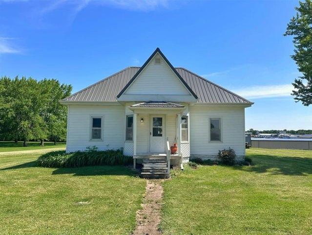 110 12th St SE, Oelwein, IA 50662