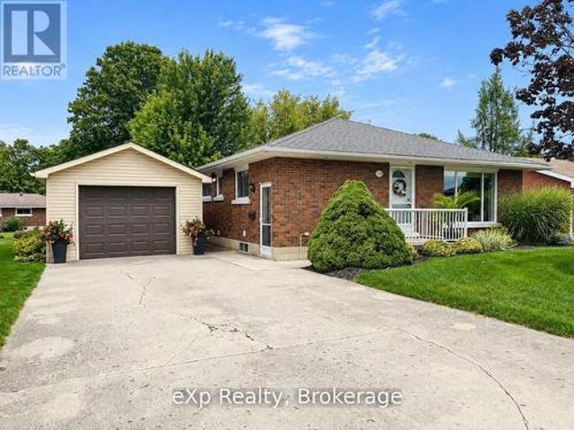 110 Brown'S Lane, Brockton, ON, N0G 2V0 house for sale | Listing ID X13779 | Royal LePage