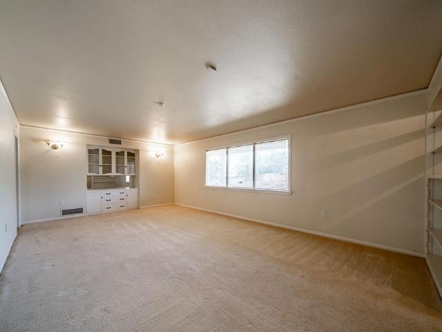 110 E Mcarthur