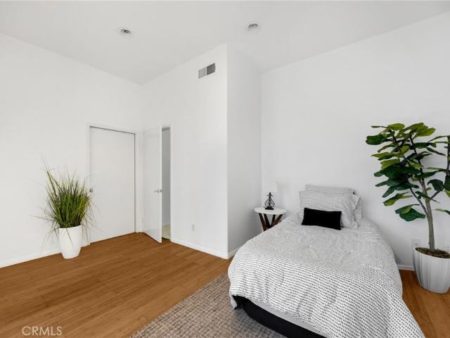 110 E Santa Fe Court