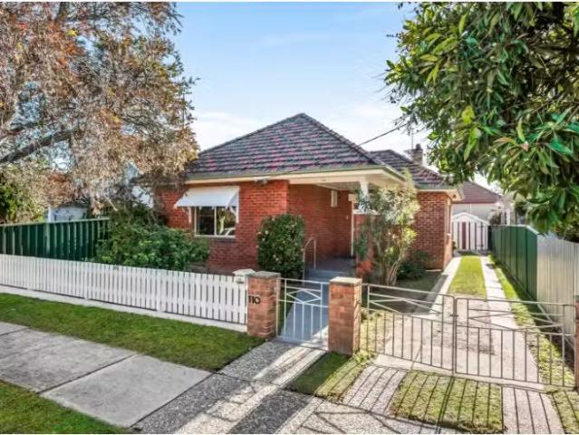 110 Kemp Street, Hamilton South House for rent Listed by Prop.