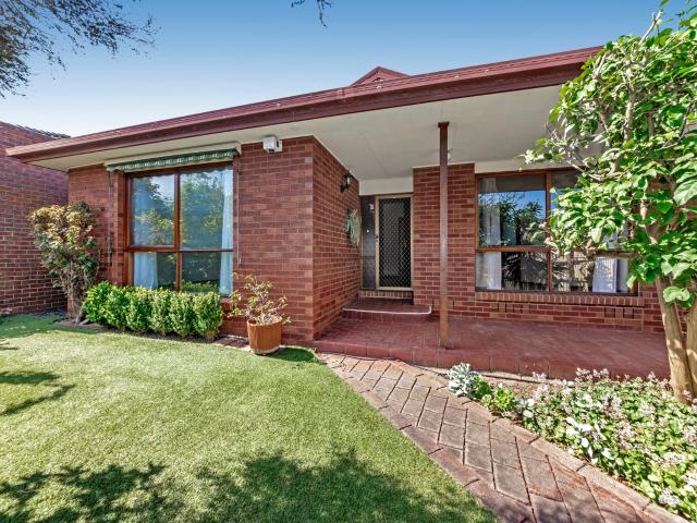1/10 Hall Street, Mckinnon