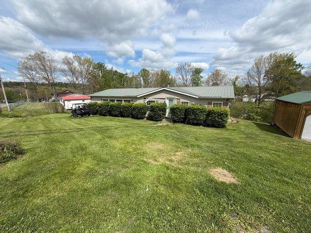 110 Jefferson St, Crab Orchard, WV 25827